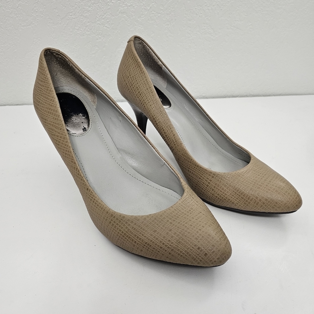 Calvin Klein Selene Neutral Tan Pumps Textured Leather Slip On Shoes Size 8.5